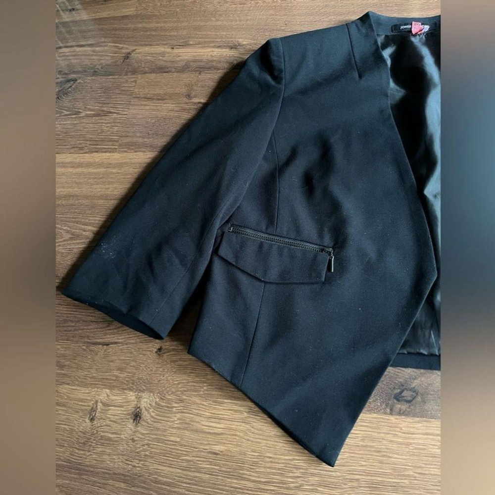 Blazer - Picture 4 of 9
